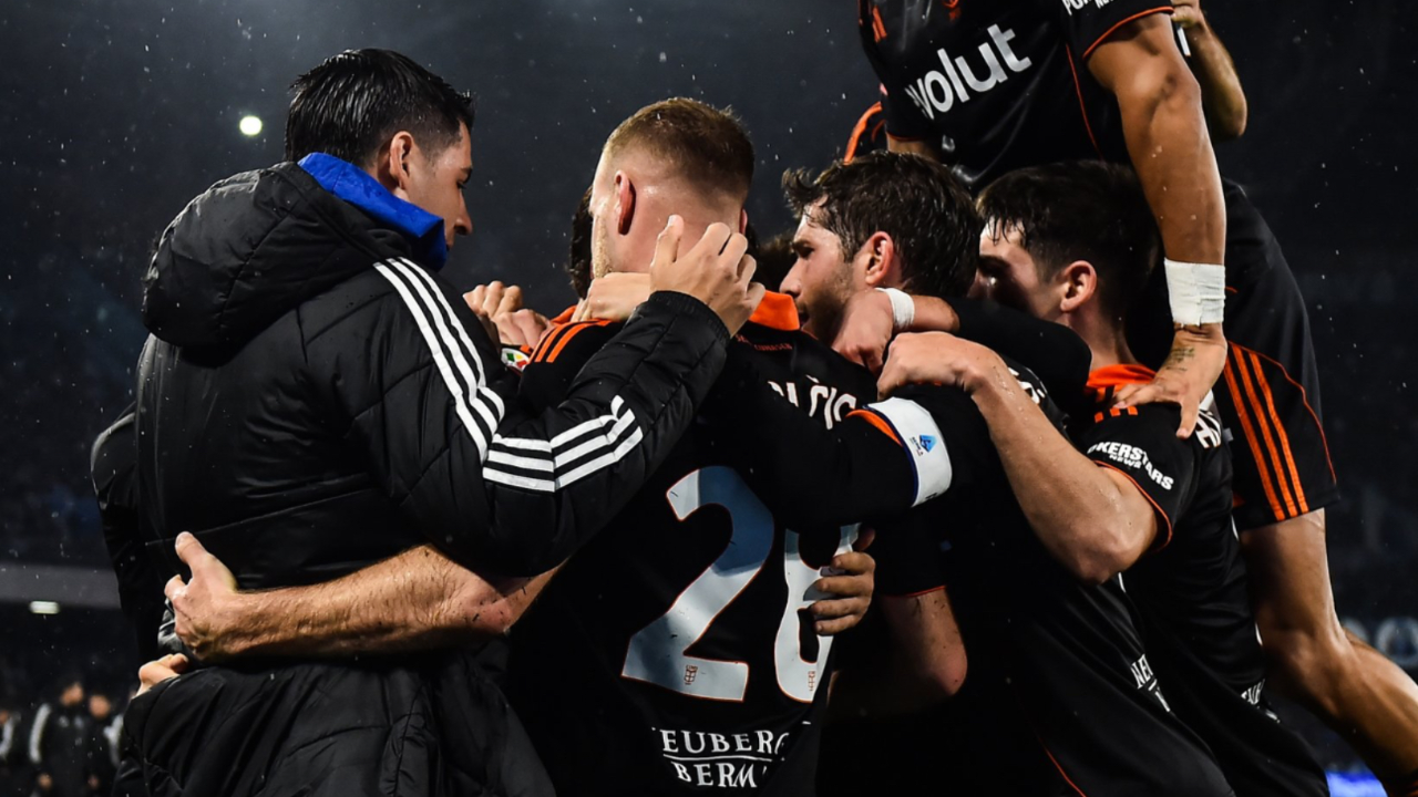 包含洛杉矶湖人国际比赛日刷新队史纪录那不勒斯单刀错失备战意大利杯，莱万多夫斯基在SKT比赛中精彩发挥瞬间刷屏的词条